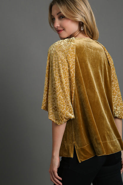 Round Neck Leopard Balloon Sleeve Velvet Top [Spirit and Rebel]