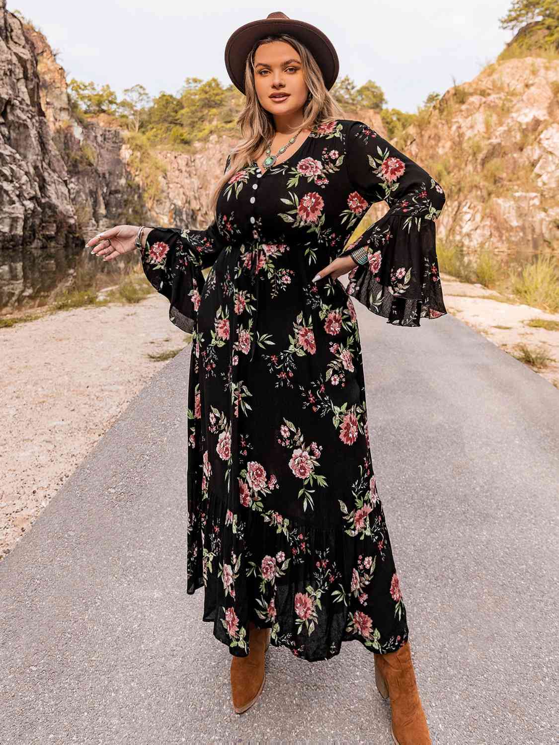 Plus Size Floral Flare Sleeve Boho Chic Dress [Spirit and Rebel] Black 0XL 