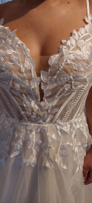 Skarmavbild_2024-08-22_kl._11.04.34.png Fairytale Bloom A-Line Boho Wedding Dress