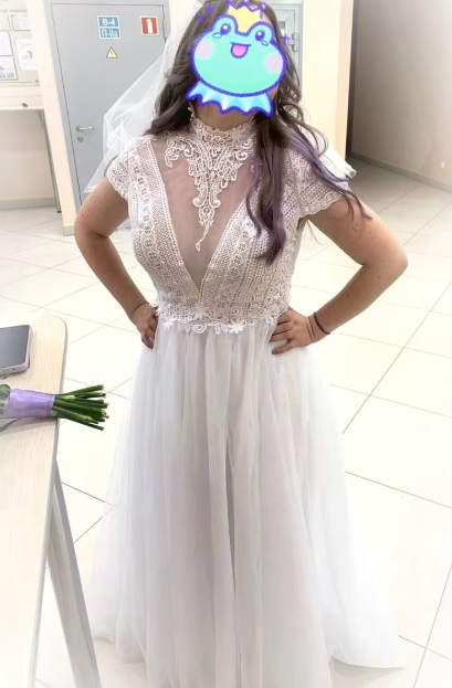 Skarmavbild_2024-10-31_kl._11.42.18.png Whispering Lace High Neck Boho Wedding Dress