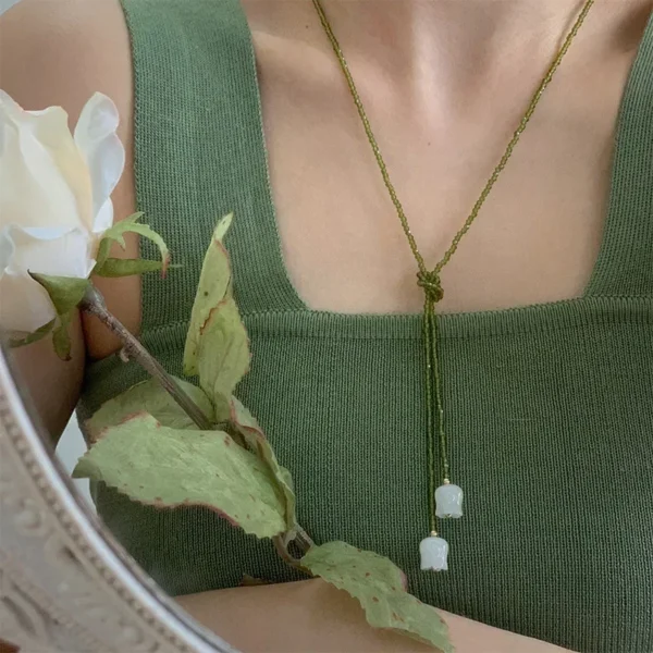 S044adeb43e2e473aa731f8fa179c4054i.webp Enchanted Lily Beaded Choker Necklace with Adjustable Length