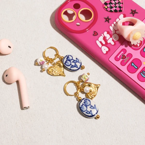 S10516856aadc4ec38a0359f6d54dc0e6J.webp Amour Porcelain Heart Charm Hoop Earrings