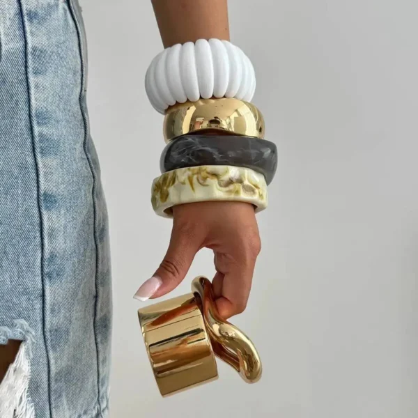 S1164fcb5e17b4e4cb8e41d27eb4bc7df9.webp Urban Edge Modern Chunky Bangles Set in Textured Metal and Resin