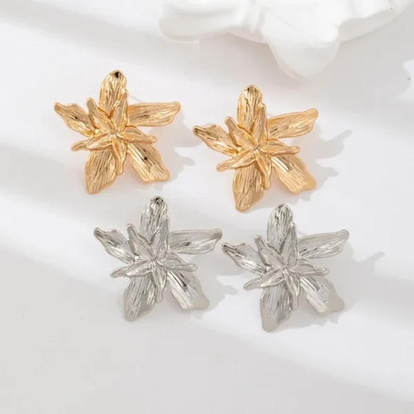 S204cc76934074dbfac31b3bbc04946b3D.webp Flower-Inspired Boho Ring with Textured Petals
