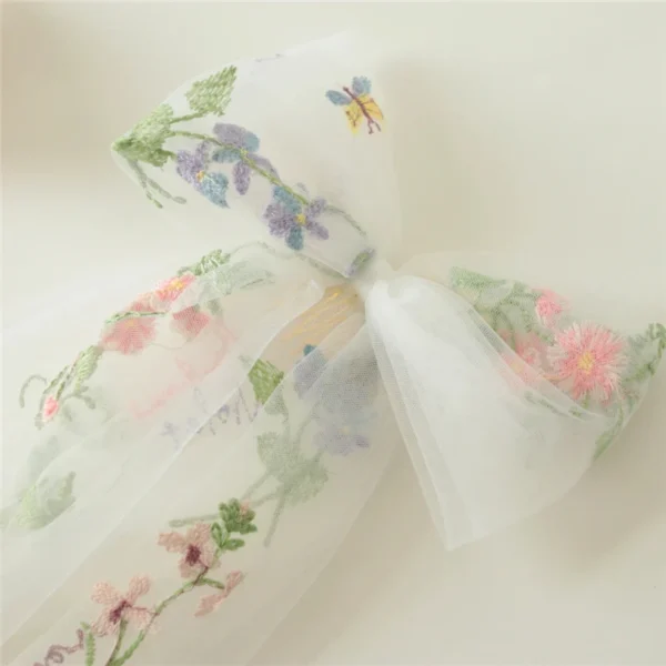 S34d482ef515b4c199a59b345cca102e5z.webp Romantic Whispers Bow Veil With Comb featured in Floral Embroidery