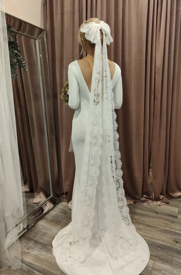 S38cecbf44771476680933d763d293785P.webp Timeless Elegance Long Lace Bow Bridal Veil
