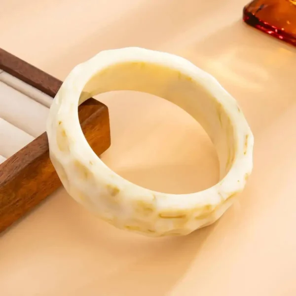S5420401448a449ef81bbfb004b75b65dq.webp Urban Edge Modern Chunky Bangles Set in Textured Metal and Resin