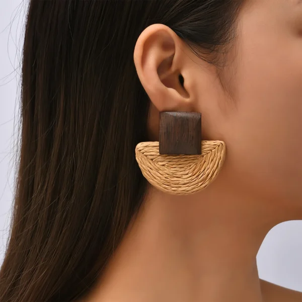 S5c27552681cb4d8fbc389e7a29ddd185r.webp Sojourn Woven Square Top Boho Rattan Earrings