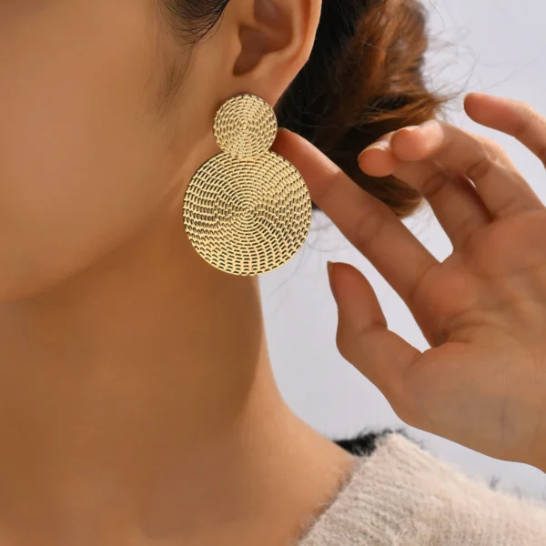S8ccfa6aca346421086087535934ba2dez.webp Golden Mirage Textured Disc Statement Earrings
