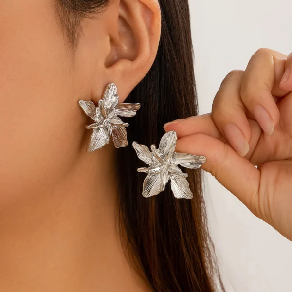 Saf0cc68a6f294eb79a4c918f384aec2a6.webp Flower-Inspired Boho Ring with Textured Petals