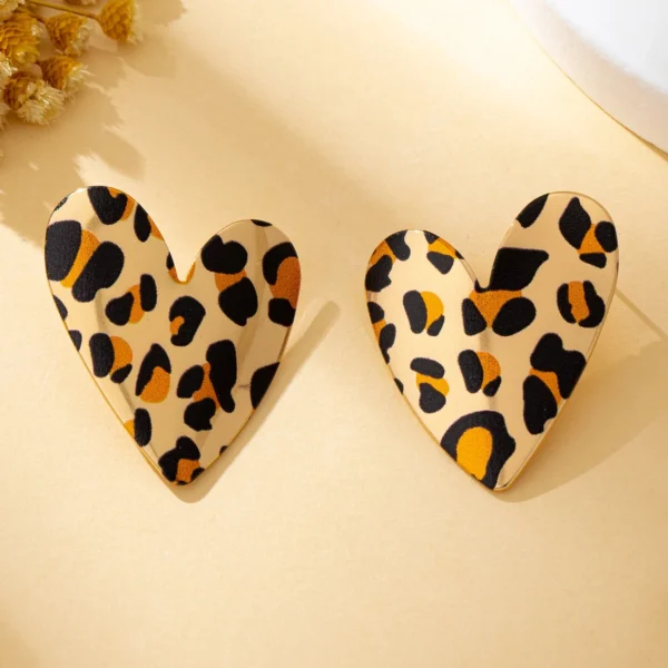 Sb5022dbbdafa47f0a191ca63cf53477c9.webp Sculpted Heart Statement Earrings