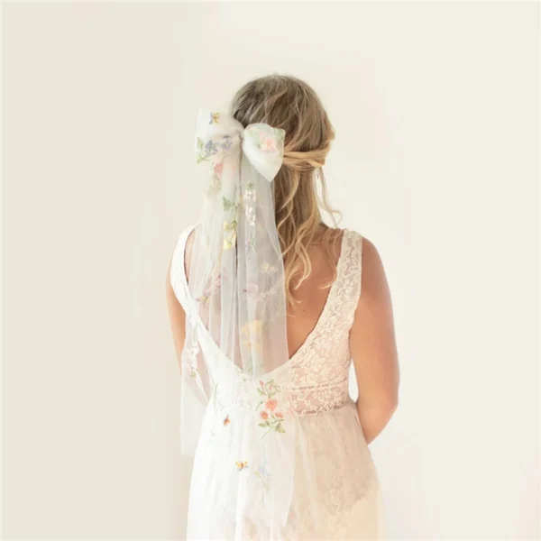 Sd19ff3f892af463899532783927205d85.webp Romantic Whispers Bow Veil With Comb featured in Floral Embroidery