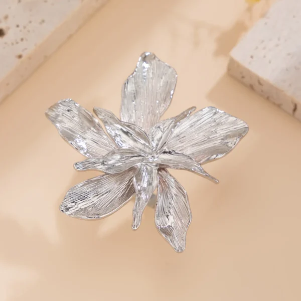 Se613c67069634c019339ef1f355d971ez.webp Flower-Inspired Boho Ring with Textured Petals
