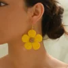Se68d97b710254595999654ef8499801cv.webp Textured Hand-Woven Raffia Bloom Earrings