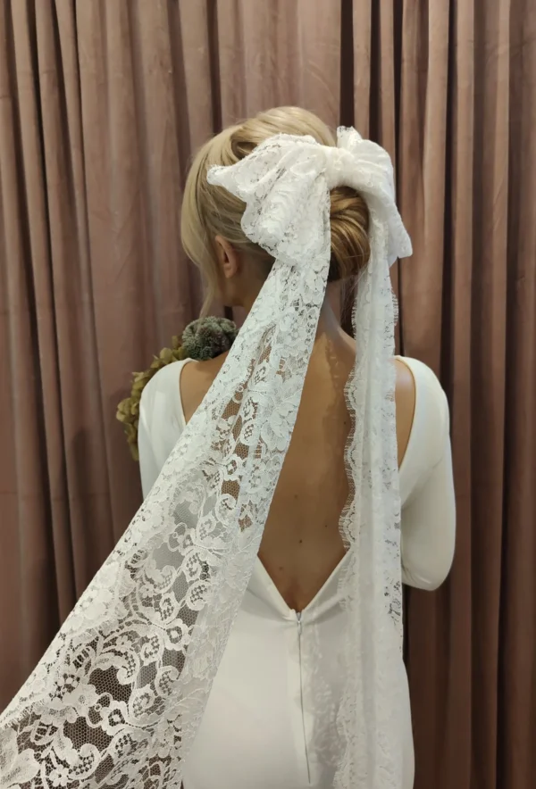 Sf3e29736d3c84bd0aa809d35f7c8a177X.webp Timeless Elegance Long Lace Bow Bridal Veil