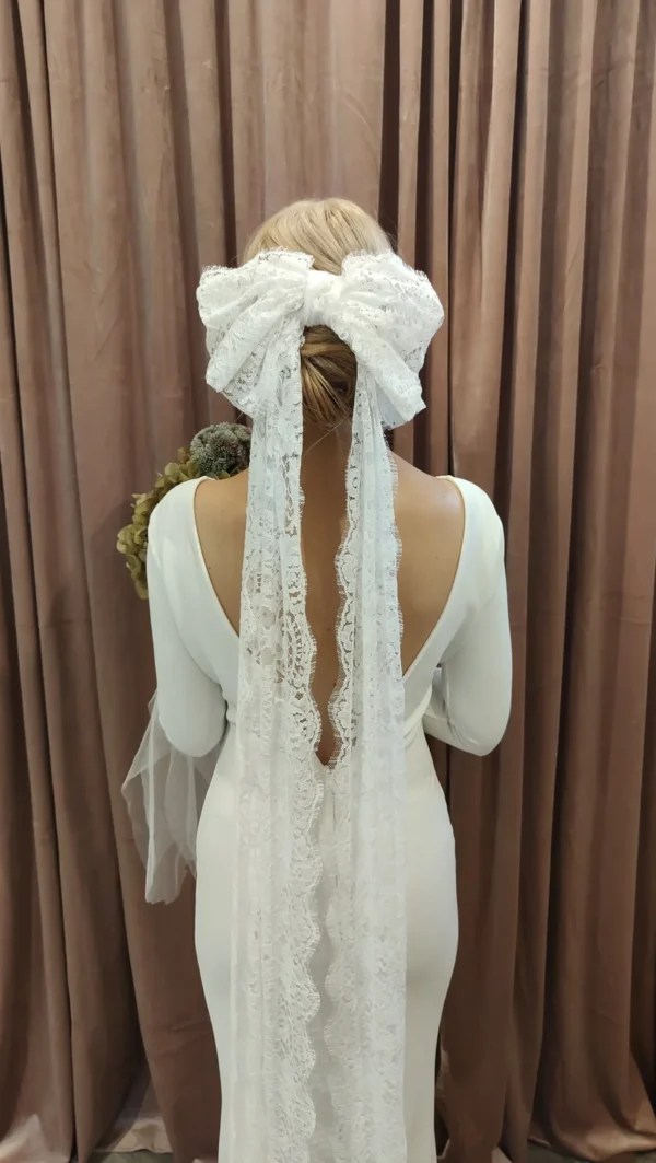 Sff80c1327602460cab1344c34fbb2684X.webp Timeless Elegance Long Lace Bow Bridal Veil